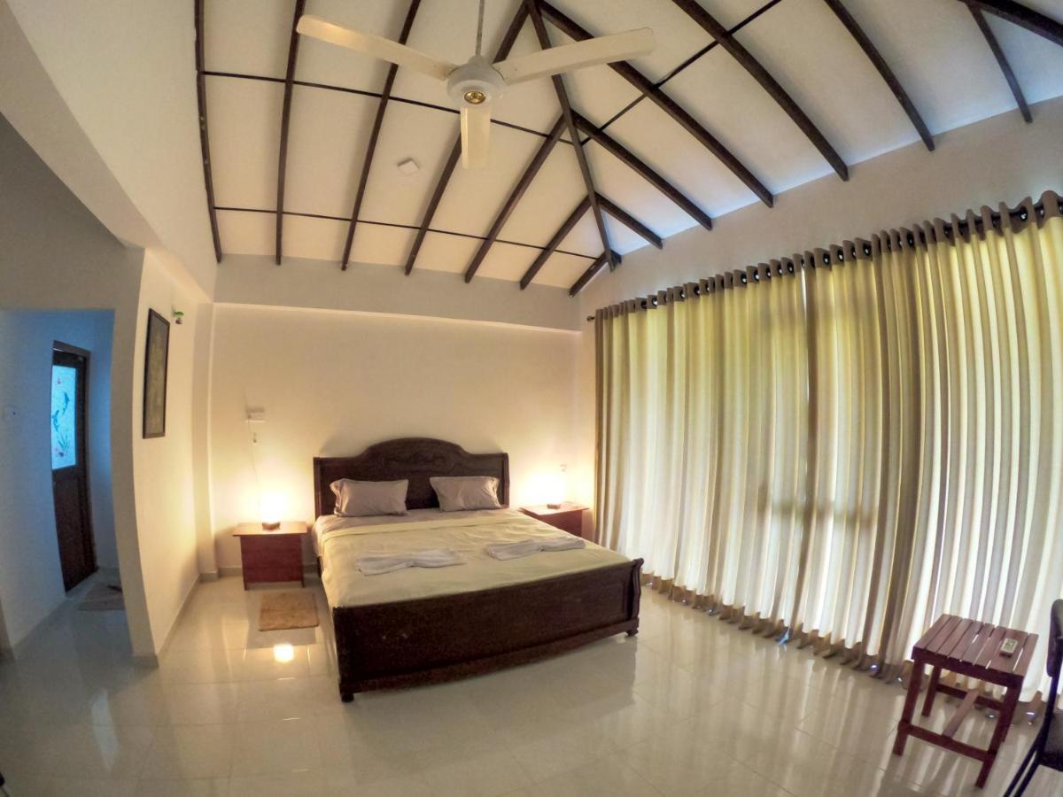 Elephant Front View Hotel Pinnawala Rambukkana Buitenkant foto