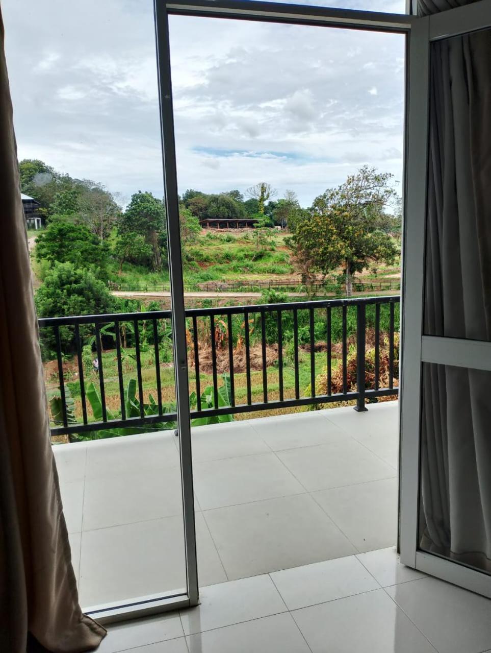 Elephant Front View Hotel Pinnawala Rambukkana Buitenkant foto